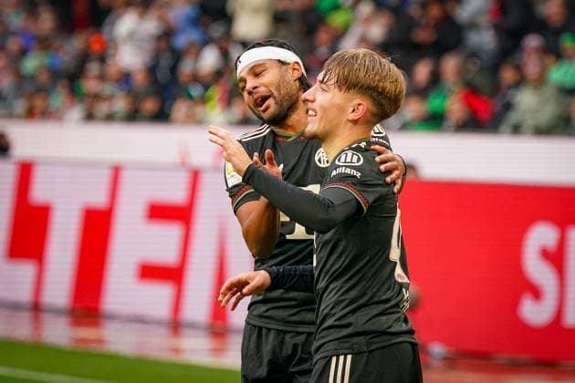 Deutschland: Fussball Bundesliga 2025 26, 8. Spieltag - Borussia Mönchengladbach vs FC Bayern München - Borussia-Park (Mönchengladbach): Tor und Torjubel zum 0:3 durch Lennart Karl (Bayern 42) Freude, Emotionen, Jubel Mönchengladbach Nordrhein-Westfalen Deutschland Copyright: xJOERANxSTEINSIEKx
