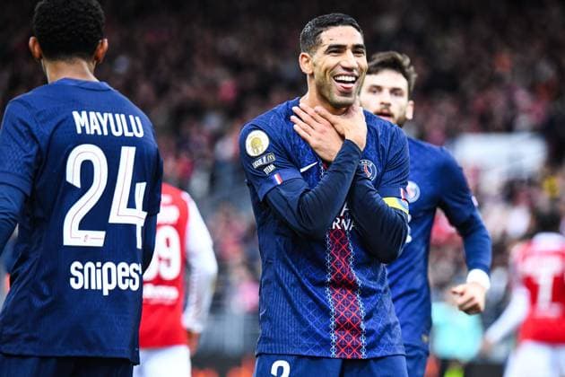 FOOTBALL : Stade Brestois 29 vs Paris Saint Germain - Ligue 1 - JournÃ e 9 - 25 10 2025 Joie des joueurs du Paris SG aprÃ s le but de Achraf Hakimi (Paris SG) BrestFrance  Copyright: xBaptistexAutissierx