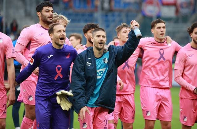 25.10.25 TSG 1899 Hoffenheim - 1. FC Heidenheim Deutschland, Sinsheim, 25.10.2025, Fussball, Bundesliga, Saison 2025 2026, TSG 1899 Hoffenheim - 1. FC Heidenheim: v. li. Torwart OLiver Baumann, Andreij Kramaric jubeln nach Sieg.