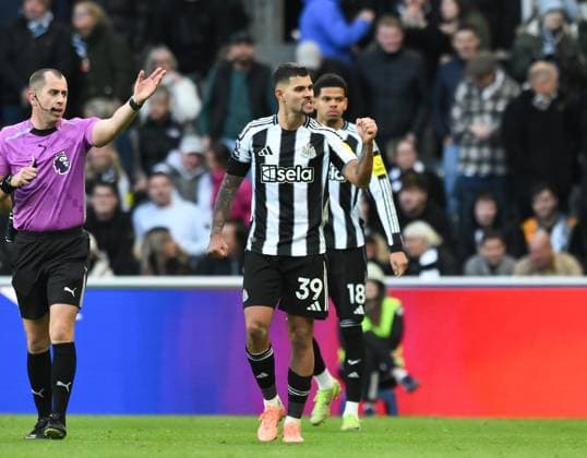 Bruno Guimaraes of Newcastle United celebrates scoring their second goal during the Premier League 2025 26 League match between Newcastle United FC and Fulham at St James Park on October 25, 2025 in Newcastle upon Tyne, England. Copyright: xRichardxLee SportsxPressxPhotox Sportspressphoto_SPR50687