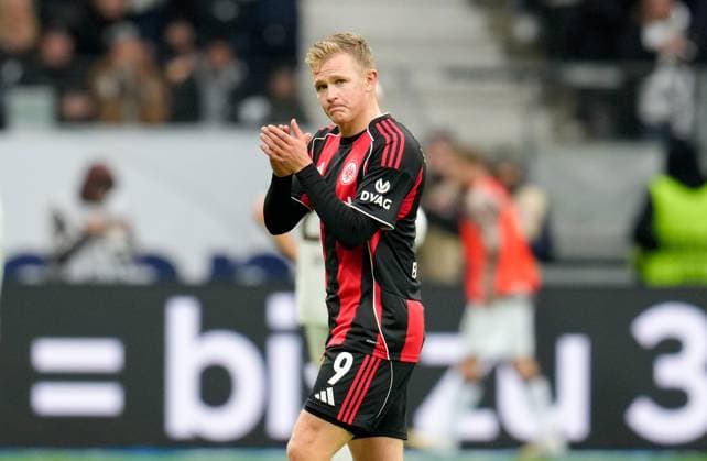 Jonathan Burkardt (Eintracht Frankfurt, 9) gestikuliert in Richtung der Zuschauer bei seiner Auswechslung. Er erzielt beide Tore fuer Eintracht Frankfurt. GER, Eintracht Frankfurt vs FC St. Pauli, Fussball, 1. Bundesliga, 8. Spieltag, Saison 2025 2026, 25.10.2025 DFL REGULATIONS PROHIBIT ANY USE OF PHOTOGRAPHS AS IMAGE SEQUENCES AND OR QUASI-VIDEO GER, Eintracht Frankfurt vs FC St. Pauli, Fussball, 1. Bundesliga, 8. Spieltag, Saison 2025 2026, 25.10.2025 Frankfurt Copyright: xEibner-Pressefoto ScottxColemanx EP_SCN