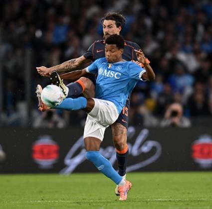 Dc Napoli 25 10 2025 - campionato di calcio serie A Napoli-Inter foto Domenico Cippitelli Image nella foto: David Neres-Francesco Acerbi 