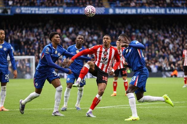 Chelsea v Sunderland 25 October 2025, London - Premier League Football - Chelsea v Sunderland - Wilson Isidor of Sunderland attempts to control the ball while under pressure - Photo: Jacques Feeney Offside. London UK Copyright: xJacquesxFeeneyx xOffsidexOffside