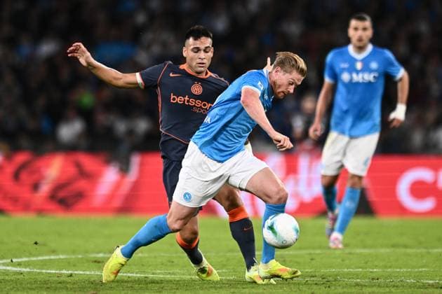 Ni Napoli 25 10 2025 - campionato di calcio serie A Napoli-Inter foto Nicola Ianuale Image nella foto: Kevin de Bruyne-Lautaro Martinez 