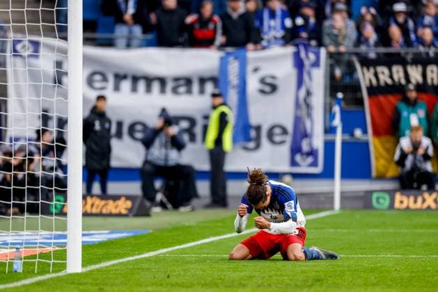 Hamburg, 25. Oktober 2025 - Fußball, 1. Bundesliga 2025 26, Hamburger SV - VfL Wolfsburg: Yussuf Poulsen (Hamburger SV, 15) DFL REGULATIONS PROHIBIT ANY USE OF PHOTOGRAPHS AS IMAGE SEQUENCES AND OR QUASI-VIDEO.
