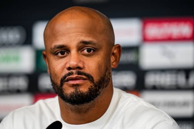 MOENCHENGLADBACH, GERMANY - OCTOBER 25: Bayern Munchen head coach Vincent Kompany attends a press conference, PK, Pressekonferenz after the Bundesliga match between Borussia M+?nchengladbach and FC Bayern M++nchen at Borussia-Park on October 25, 2025 in Moenchengladbach, Germany. (Photo by Rene Nijhuis) SPO  Copyright: xRenexNijhuis