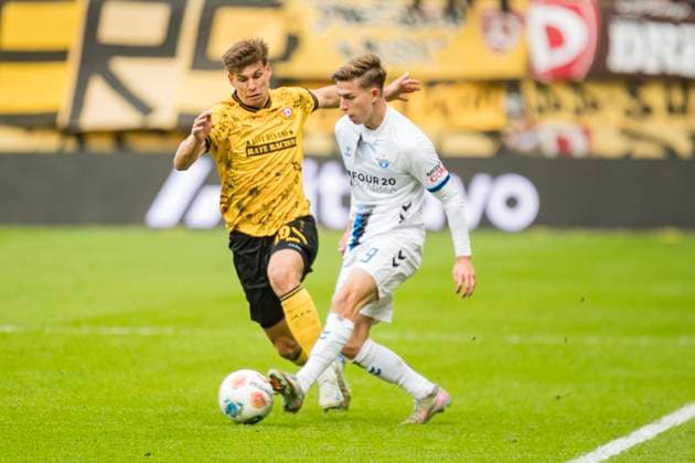 25.10.2025, xomx, Fussball 2.Bundesliga, Dynamo Dresden - SC Paderborn 07 v.l. Alexander Rossipal (Dynamo Dresden) und Nick Bätzner (SC Paderborn 07) im Zweikampf am Ball (DFL DFB REGULATIONS PROHIBIT ANY USE OF PHOTOGRAPHS as IMAGE SEQUENCES and or QUASI-VIDEO) Dresden