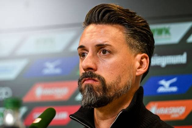 GER, 1. FBL, FC Augsburg vs RB Leipzig 25.10.2025, WWK-Arena, Augsburg, GER, 1. FBL, FC Augsburg vs RB Leipzig, im Bild Sandro Wagner (FC Augsburg), Pressekonferenz nach Spielende