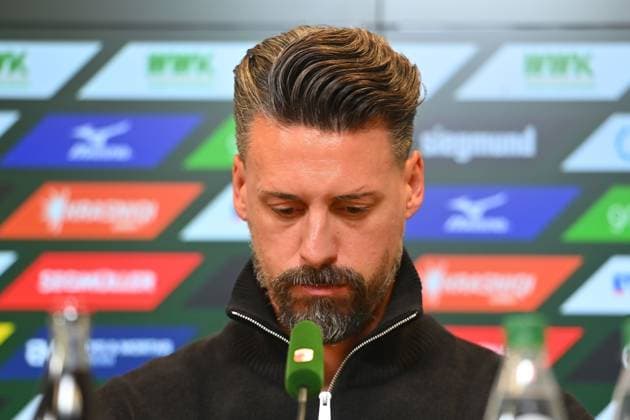 Sandro WAGNER (Trainer FC Augsburg), Einzelbild,angeschnittenes Einzelmotiv,Portraet,Portrait,Porträt. PRESSEKONFERENZ. Fussball 1. Bundesliga Saison 2025 2026, 8.Spieltag, Spieltag08 FC Augsburg - RB Leipzig 0-6 am 25.10.2025 , WWK A R E N A.