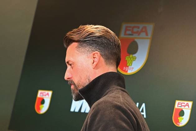 Abgang Sandro WAGNER (Trainer FC Augsburg), Einzelbild,angeschnittenes Einzelmotiv,Portraet,Portrait,Porträt. PRESSEKONFERENZ. Fussball 1. Bundesliga Saison 2025 2026, 8.Spieltag, Spieltag08 FC Augsburg - RB Leipzig 0-6 am 25.10.2025 , WWK A R E N A.