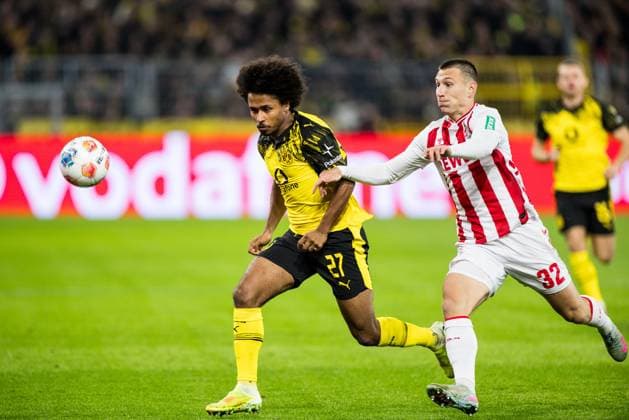 1. Fussball Bundesliga: Borussia Dortmund vs. 1. FC Koeln, 25.10.2025 DORTMUND, GERMANY - OCTOBER 25: Karim Adeyemi (Borussia Dortmund, 27) and Kristoffer Lund (1. FC Koeln, 32) fight for the ball during the Bundesliga match between Borussia Dortmund vs. 1. FC Koeln at Signal Iduna Park on matchday 8 of the 1. Fussball Bundesliga on October 25, 2025 in Dortmund, Germany. Copyright: xBEAUTIFULxSPORTS Wunderlx