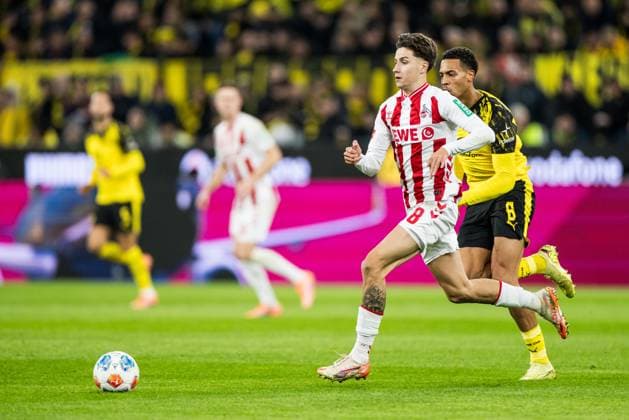 1. Fussball Bundesliga: Borussia Dortmund vs. 1. FC Koeln, 25.10.2025 DORTMUND, GERMANY - OCTOBER 25: Denis Huseinbasic (1. FC Koeln, 8) controls the ball against Felix Nmecha (Borussia Dortmund, 8) during the Bundesliga match between Borussia Dortmund vs. 1. FC Koeln at Signal Iduna Park on matchday 8 of the 1. Fussball Bundesliga on October 25, 2025 in Dortmund, Germany. Copyright: xBEAUTIFULxSPORTS Wunderlx