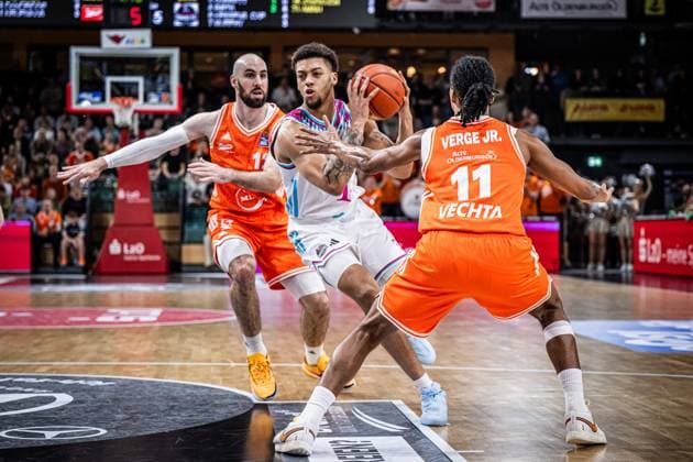 1. Basketball Bundesliga, easyCredit BBL, Saison 2025 2026, Herren, Hauptrunde, 5. Spieltag, 25.10.2025, RASTA Vechta - Telekom Baskets Bonn Alijah Comithier ( 2 - Telekom Baskets Bonn) in Aktion Vechta RASTA Dome Niedersachsen Deutschland