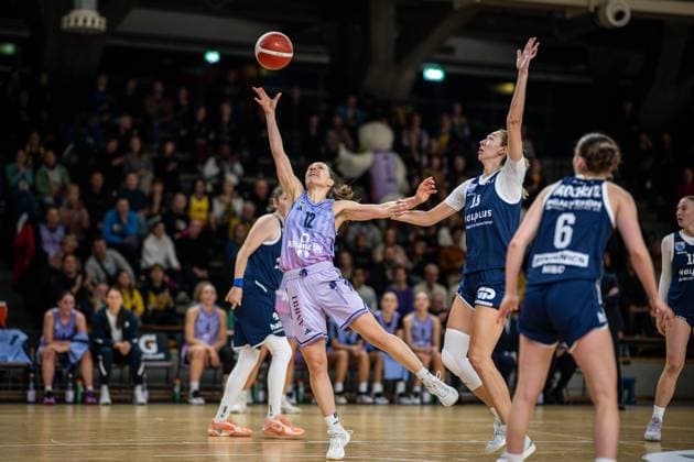 Basketball Berlin 25.10.2025 Saison 2025 2026 Toyota DBBL 1. Bundesliga Frauen, Damen Alba Berlin - SYNTAINICS MBC Lena Gohlisch (Alba, No.12)