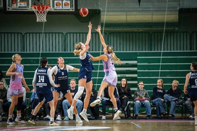 Basketball Berlin 25.10.2025 Saison 2025 2026 Toyota DBBL 1. Bundesliga Frauen, Damen Alba Berlin - SYNTAINICS MBC Emily Kiser (Alba, No.33)