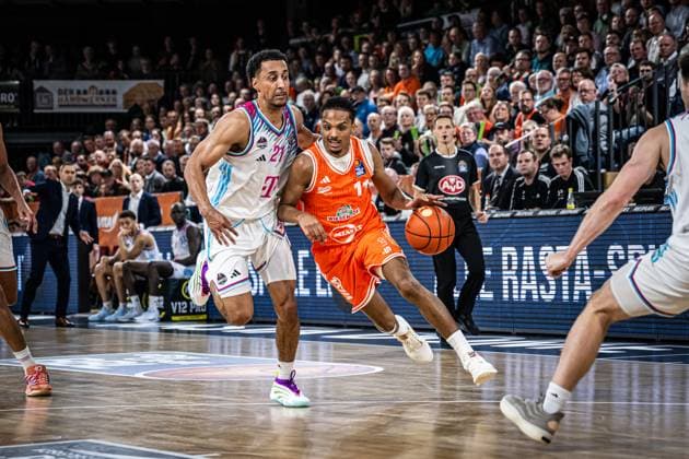 1. Basketball Bundesliga, easyCredit BBL, Saison 2025 2026, Herren, Hauptrunde, 5. Spieltag, 25.10.2025, RASTA Vechta - Telekom Baskets Bonn Alonzo Verge ( 11 - RASTA Vechta) in Aktion Vechta RASTA Dome Niedersachsen Deutschland