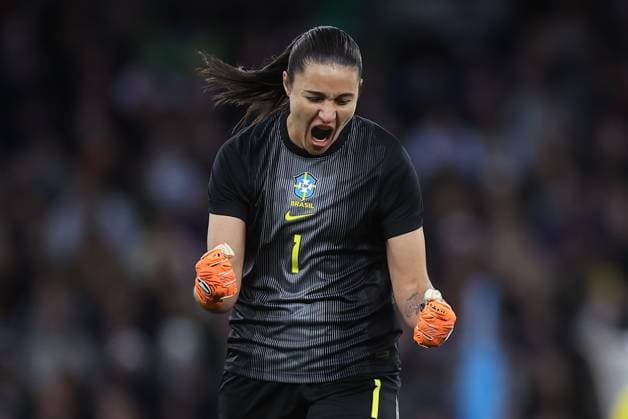 England v Brazil 25 October 2025, Manchester - Women™s International Friendly, Länderspiel, Nationalmannschaft - England v Brazil. Lorena of Brazil celebrates their second goal to make the score 0-2 (photo by Daniel Chesterton) Manchester UK Copyright: xDanielxChestertonxOffside