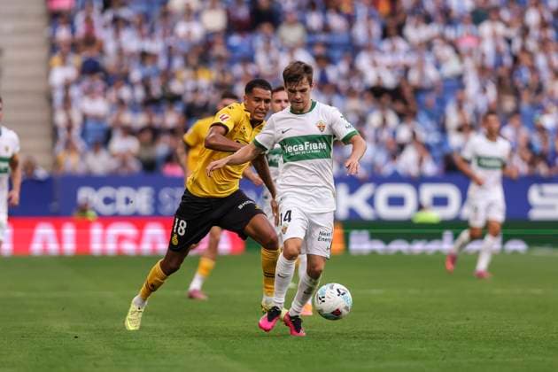 October 25, 2025, Cornella, Barcelona, SPAIN: Aleix Febas of Elche CF and Charles Pickel of RCD Espanyol in action during the Spanish league, La Liga EA Sports, football match played between RCD Espanyol and Elche CF at RCDE Stadium on October 25, 2025 in Cornella, Barcelona, Spain. Cornella SPAIN - ZUMAa181 20251025_zaa_a181_169 Copyright: xJavierxBorregox