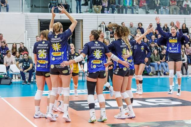 Jubel beim VfB 91 Suhl Lotto Thüringen, 25.10.2025, Erfurt (Deutschland), Volleyball, 1. Bundesliga Frauen, Schwarz-Weiss Erfurt - VfB 91 Suhl Lotto Thüringen