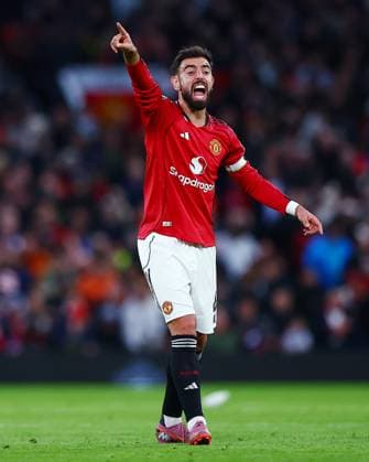 Bruno Fernandes of Manchester United, ManU issues instructions Manchester United v Brighton and Hove Albion, Premier League, Football, Old Trafford, Manchester, UK - 25 Oct 2025Manchester Old Trafford United Kingdom EDITORIAL USE ONLY No use with unauthorised audio, video, data, fixture lists, club league logos or live services. Online in-match use limited to 120 images, no video emulation. No use in betting, games or single club league player publications. Copyright: xMattxWest Shutterstockx 15593413aa