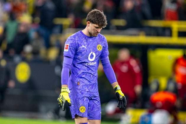 25.10.2025: Fußball: Borussia Dortmund - 1. FC Köln, 8. Spieltag im Signal-Iduna-Park. Torwart Gregor Kobel (Borussia Dortmund) reagiert. WICHTIGER HINWEIS: Gemäß den Vorgaben der DFL und des DFB ist es untersagt, in dem Stadion und oder vom Spiel angefertigte Fotoaufnahmen in Form von Sequenzbildern und oder videoähnlichen Fotostrecken zu verwerten bzw. verwerten zu lassen. Copyright: xDavidxInderliedx