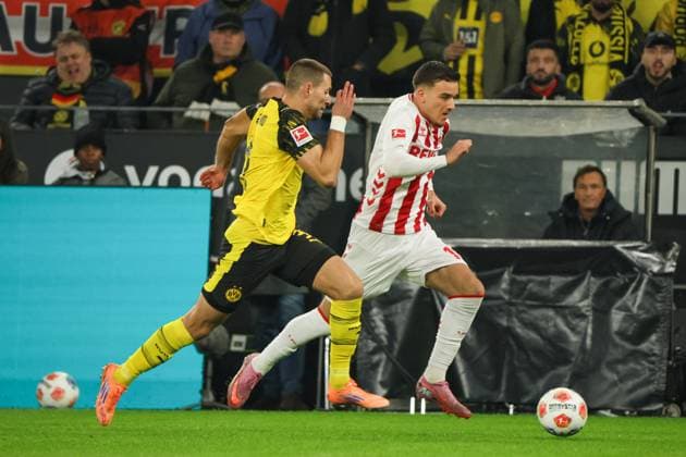 25.10.2025, xfanx, Fussball 1.Bundesliga, Borussia Dortmund - 1.FC Köln v.l. Waldemar Anton (BVB) und Said El Mala (1. FC Köln) im Laufduell (DFL DFB REGULATIONS PROHIBIT ANY USE OF PHOTOGRAPHS as IMAGE SEQUENCES and or QUASI-VIDEO) Dortmund