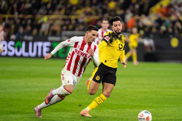 GER, 1. FBL, Borussia Dortmund vs 1.FC Köln 25.10.2025, Signal Iduna Park, Dortmund, GER, 1. FBL, Borussia Dortmund vs 1.FC Köln im Bild: Zweikampf zwischen Said El Mala (1. FC Köln Koeln, 13) und Ramy Bensebaini (Borussia Dortmund, 5)
