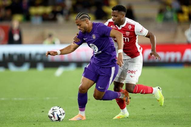 AS Monaco FC v Toulouse FC - Ligue 1 McDonald s 2025 2026 Frank Magri of Toulouse and Ansu Fati of AS Monaco challenge during the Ligue 1 McDonald s match between Monaco FC and Toulouse at Stade Louis II on October 25, 2025 in Monaco, Monaco. Monaco Stade Louis II Monaco Monaco Copyright: xNealxSimpson Sportsphoto APLx 14139595