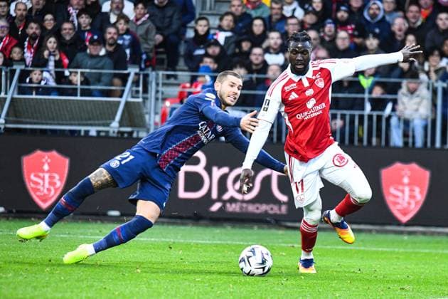 FOOTBALL : Stade Brestois 29 vs Paris Saint Germain - Ligue 1 - JournÃ e 9 - 25 10 2025 Lucas Hernandez (Paris SG) Mama Balde (Stade Brestois) BrestFrance  Copyright: xBaptistexAutissierx