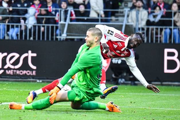 FOOTBALL : Stade Brestois 29 vs Paris Saint Germain - Ligue 1 - JournÃ e 9 - 25 10 2025 Lucas Hernandez (Paris SG) Lucas Chevalier (Paris SG) BrestFrance  Copyright: xBaptistexAutissierx