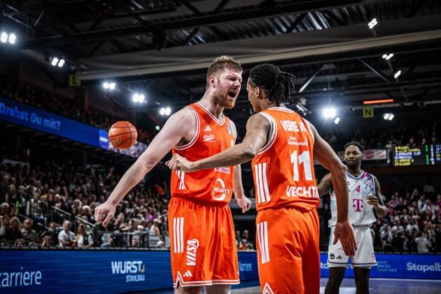 1. Basketball Bundesliga, easyCredit BBL, Saison 2025 2026, Herren, Hauptrunde, 5. Spieltag, 25.10.2025, RASTA Vechta - Telekom Baskets Bonn Luc van Slooten ( 6 - RASTA Vechta) zeigt Emotionen während der Partie Vechta RASTA Dome Niedersachsen Deutschland