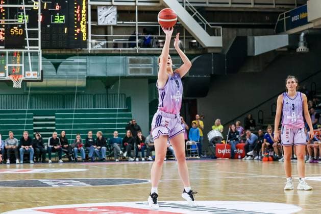 Jo Raflo (Alba Berlin, 09) with the basket shoot, Alba Berlin Frauen vs Syntainics MBC, Basketball, 1. DBBL, Spieltag 5, Photo: Foot.Bowl Thomas Sobotzki Copyright: xFootxBowl ThomasxSobotzkix