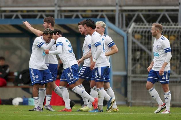 25.10.2025, xjcx, Herren, Fussball, Saison 2025 2026, Regionalliga Bayern, 15. Spieltag: SV Viktoria Aschaffenburg - VfB Eichstaett Torjubel nach dem 2:1 durch Younes Azahaf ( 30, SV Viktoria Aschaffenburg) Aschaffenburg Stadion am Schoenbusch Bayern Deutschland