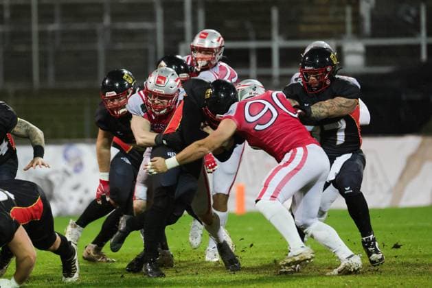 AMERICAN FOOTBALL - IFAF EC, GER vs AUT KREFELD,GERMANY,25.OCT.25 - AMERICAN FOOTBALL - IFAF European Championship, EM, Europameisterschaft Germany vs Austria. Image shows Jonas Gacek (GER) and Manuel Radfux (AUT).  GEPAxpictures xDavidxBitzan