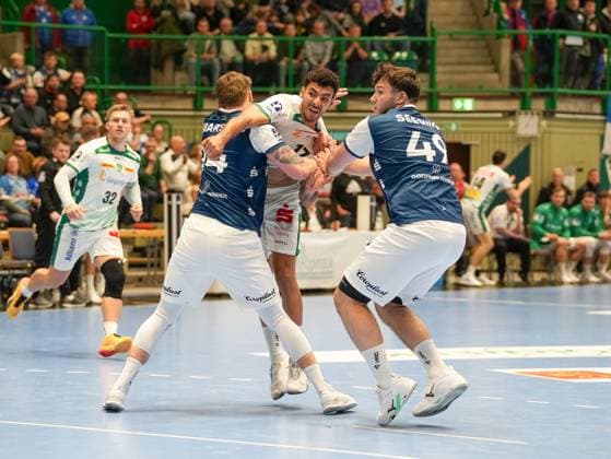 Ahmed Khairi (SC DHfK Leipzig, 17) gestoppt nach Torwurf von Gerdas Babarskas (Bergischer HC, 14) und Aron Seesing (Bergischer HC, 49) Bergischer HC vs. SC DHfK Leipzig, Handball, 1. Bundesliga, 10. Spieltag, Saison 2025 2026, 25.10.2025 Bergischer HC vs. SC DHfK Leipzig, Handball, 1. Bundesliga, 10. Spieltag, Saison 2025 2026, 25.10.2025 Wuppertal Copyright: xEibner-Pressefoto DamianxKruczynx EP_DKI