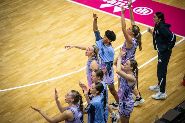 Basketball Berlin 25.10.2025 Saison 2025 2026 Toyota DBBL 1. Bundesliga Frauen, Damen Alba Berlin - SYNTAINICS MBC Jubel Alba