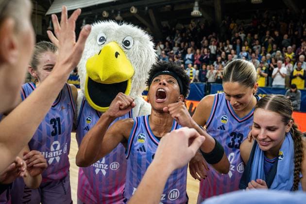 Basketball Berlin 25.10.2025 Saison 2025 2026 Toyota DBBL 1. Bundesliga Frauen, Damen Alba Berlin - SYNTAINICS MBC Jubel Alba Deeshyra Thomas (Alba, No.21)
