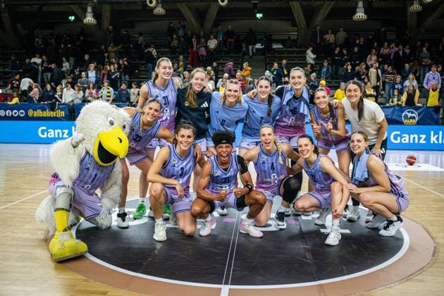 Basketball Berlin 25.10.2025 Saison 2025 2026 Toyota DBBL 1. Bundesliga Frauen, Damen Alba Berlin - SYNTAINICS MBC Jubel Alba