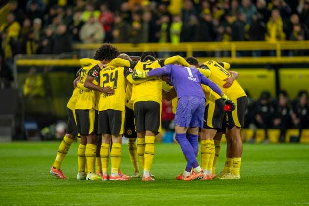 Die Mannschaft von Borussia Dortmund schwört sich auf das Spiel ein 25.10.2025, Fussball, 1. Bundesliga: Borussia Dortmund - 1. FC Köln in Dortmund, Signal Iduna Park DFL regulations prohibit any use of photographs as image sequences and or quasi-video. Copyright: HMBxMedia xMarcoxBader