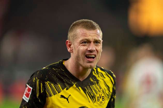 Julian RYERSON (Borussia Dortmund, 26) beschwert ich in Richtung Marco Achmueller (DFB Schiedsrichter), Mimik, gestik 25.10.2025, Fussball, 1. Bundesliga: Borussia Dortmund - 1. FC Köln in Dortmund, Signal Iduna Park DFL regulations prohibit any use of photographs as image sequences and or quasi-video. Copyright: HMBxMedia xMarcoxBader