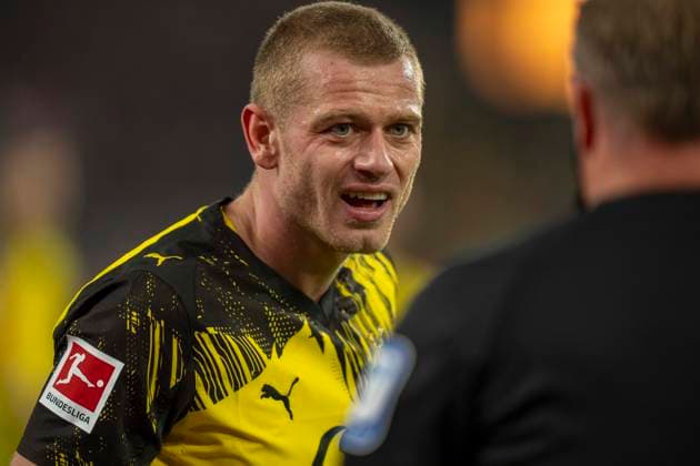 Julian RYERSON (Borussia Dortmund, 26) beschwert ich in Richtung Marco Achmueller (DFB Schiedsrichter), Mimik, gestik 25.10.2025, Fussball, 1. Bundesliga: Borussia Dortmund - 1. FC Köln in Dortmund, Signal Iduna Park DFL regulations prohibit any use of photographs as image sequences and or quasi-video. Copyright: HMBxMedia xMarcoxBader