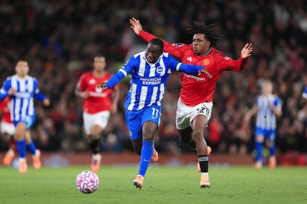 Football - Premier League - Manchester United, ManU v Brighton & Hove Albion 25th October 2025 - Premier League - Manchester United v Brighton & Hove Albion - Patrick Dorgu of Manchester United fouls Yankuba Minteh of Brighton & Hove Albion - Photo: Simon Stacpoole Offside. Manchester UK Copyright: xSimonxStacpoolexOffside