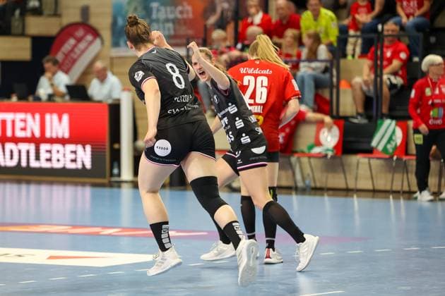 08tusund Selina Lindemann (TuS Metzingen, 02) Jubel, Torjubel, jubelt ueber Tor , SV Union Halle-Neustadt vs. TuSsies Metzingen, Handball, 1. Frauen Bundesliga, 6. Spieltag, Saison 2025 2026, 25.10.2025, SV Union Halle-Neustadt vs. TuSsies Metzingen, Handball, 1. Frauen Bundesliga, 6. Spieltag, Saison 2025 2026, 25.10.2025 Halle (Saale) Copyright: xEibner-Pressefoto LauraxRoemerx EP_LRR