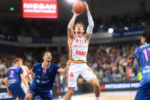 RECORD DATE NOT STATED Spielszene mit Brae Ivey (11; Fitness First) und Samuell Williamson (10; MLP Academics Heidelberg) easyCredit BBL: MLP Academics Heidelberg – Fitness First Würzburg Baskets am 25.10.2025 im SNP-Dome, Heidelberg Spielszene mit Brae Ivey (11; Fitness First) und Samuell Williamson (10; MLP Academics Heidelberg) Copyright: xSpeedshotx