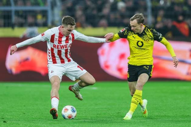 Fußball 1. Bundesliga 8. Spieltag Borussia Dortmund - 1. FC Köln am 25.10.2025 im Signal Iduna Park in Dortmund Isak Johannesson ( Köln ), links - Maximilian Beier ( Dortmund ), rechts DFL regulations prohibit any use of photographs as image sequences and or quasi-video.