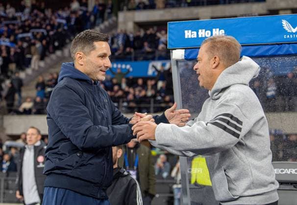 Fussball, Herren, Saison 2025 2026, 2. Bundesliga (10. Spieltag), Hertha BSC - Fortuna Düsseldorf, v.l. Trainer Stefan Leitl (Hertha BSC), Trainer Markus Anfang (Düsseldorf), 25.10. 2025,
