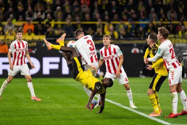GER, 1. FBL, Borussia Dortmund vs 1.FC Köln 25.10.2025, Signal Iduna Park, Dortmund, GER, 1. FBL, Borussia Dortmund vs 1.FC Köln im Bild: Serhou Guirassy (Borussia Dortmund, 9) Fallrückzieher Dominique Heintz (1. FC Köln Koeln, 3)