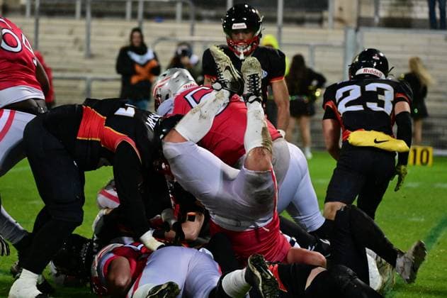 25.10.2025 xkhx Krefeld Grotenburg-Stadion American-Football-Europameisterschaft 2025 Deutschland - Österreich wildes Getümmel zwischen Deutschland - Österreich