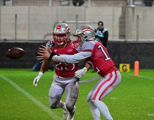 25.10.2025 xkhx Krefeld Grotenburg-Stadion American-Football-Europameisterschaft 2025 Deutschland - Österreich Bonatti Tobias (25, AUS) und Reischl Alexander (12, AUS)