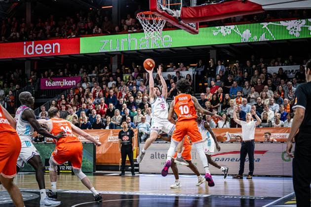 1. Basketball Bundesliga, easyCredit BBL, Saison 2025 2026, Herren, Hauptrunde, 5. Spieltag, 25.10.2025, RASTA Vechta - Telekom Baskets Bonn Grayson Murphy ( 7 - Telekom Baskets Bonn) beim Jumpshot Vechta RASTA Dome Niedersachsen Deutschland